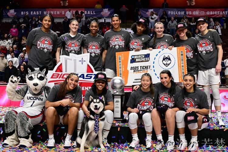 霍姆格伦补篮得手 亚历山大三分未果