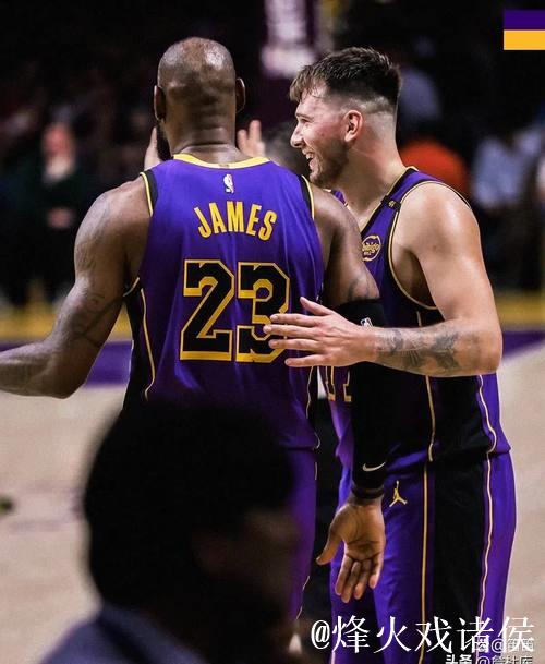 詹姆斯关键三分助阵,克内克特27分湖人险胜鹈鹕豪取5连胜 詹姆斯关键三分助阵,克内克特27分湖人险胜鹈鹕豪取5连胜